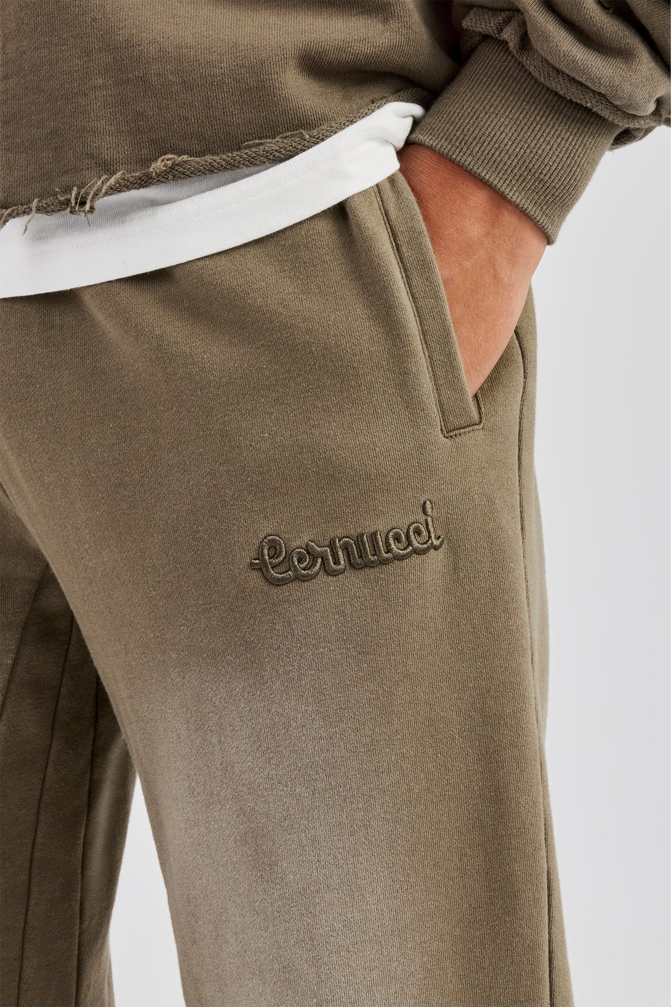 Trainingsanzug mit durchgehendem Reißverschluss und verwaschener Applikation - Khaki